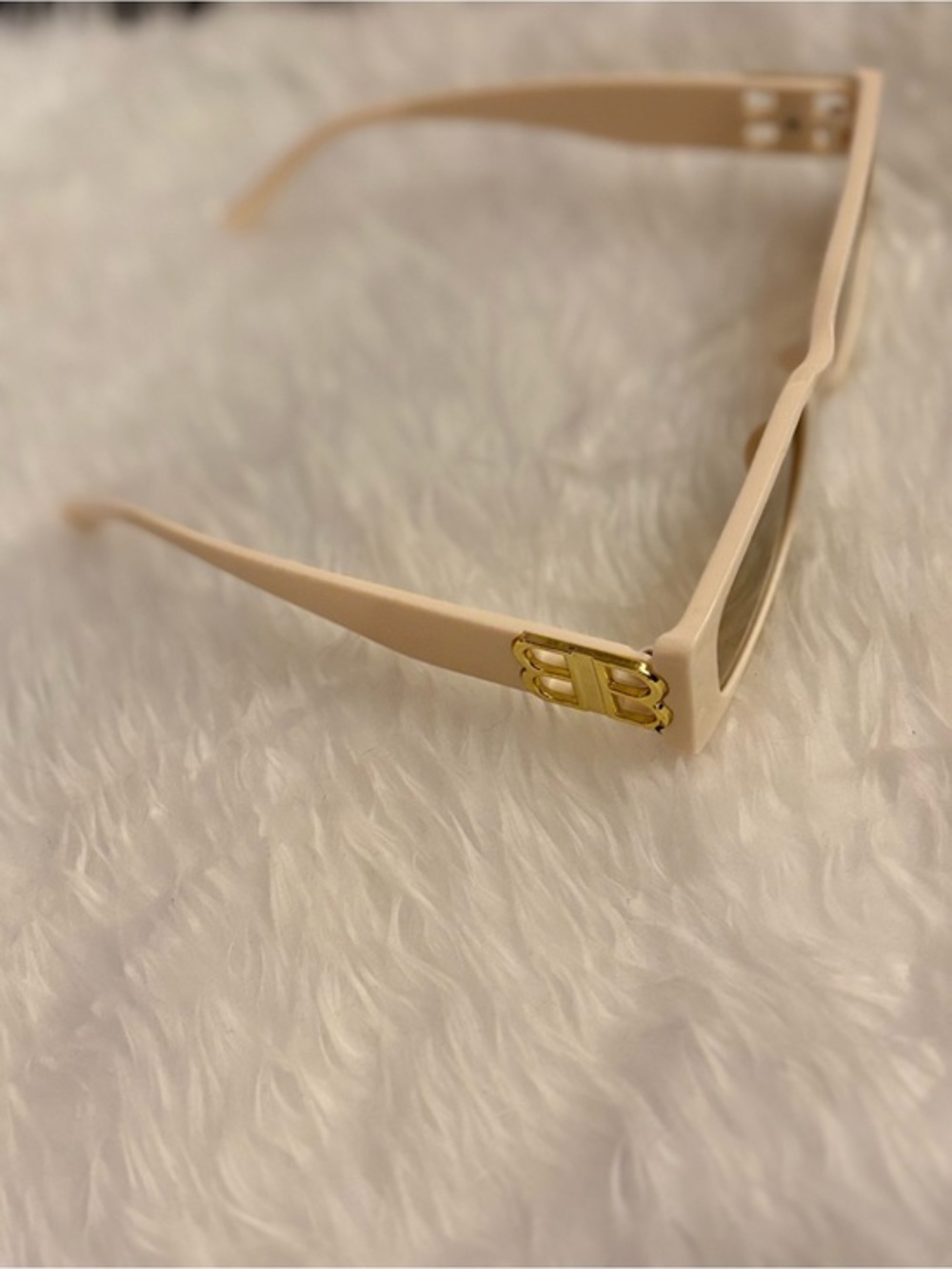 Fashion Jewelry Beige Rectangular Sunglasses with Gold Detail